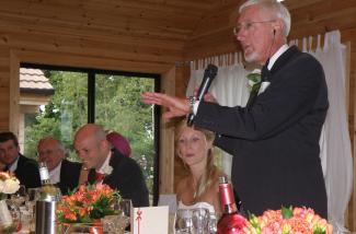 A man giving a Father of the Bride speech at a wedding